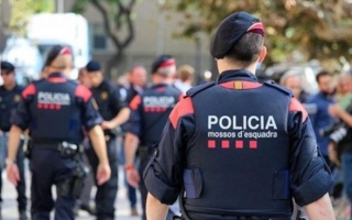 اعتقال 25 من مشجعي برشلونة "المتشددين" متهمين في عمليات خطف وقتل