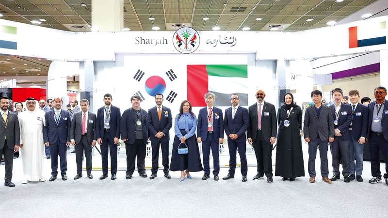 الوفد الإماراتي يضم 180 من ممثلي المؤسسات الحكومية ووسائل الإعلام الإماراتية  قدموا صورة حيّة عن تجربة الإمارة في نشر العلم والفن والأدب بين الشعوب.   من المصدر