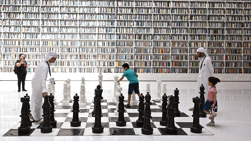 فعاليات ترفيهية وثقافية احتفالاً بمرور عام على تأسيس المكتبة، جذبت الزوّار من كل الأعمار والجنسيات. تصوير أحمد عرديتي 