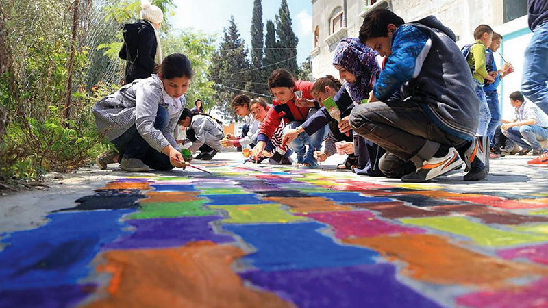 يحق لأي شخص صاحب مبادرة إنسانية أو مجتمعية التقدم لجائزة صنّاع الأمل.   أرشيفية