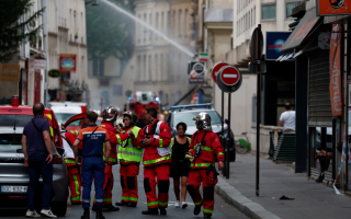 الصورة: انفجار ضخم ناجم عن الغاز في باريس .. صور