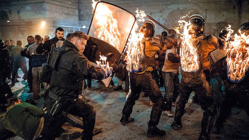 «إكستراكشن» عاد بجزء ثانٍ بعد النجاح الكبير الذي شهده الجزء الأول في الربع الأول من 2020.  أرشيفية