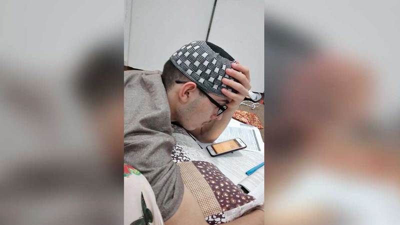 رحلة أيهم مع التعليم كانت طويلة وشاقة. الإمارات اليوم