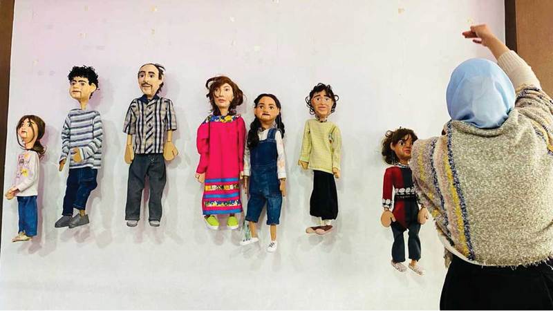 مسرح الدمى الجائل يستهدف أطفال غزة خصوصاً في المناطق المهمشة. الإمارات اليوم