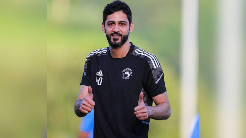 حارس الشارقة عادل الحوسني.   من المصدر