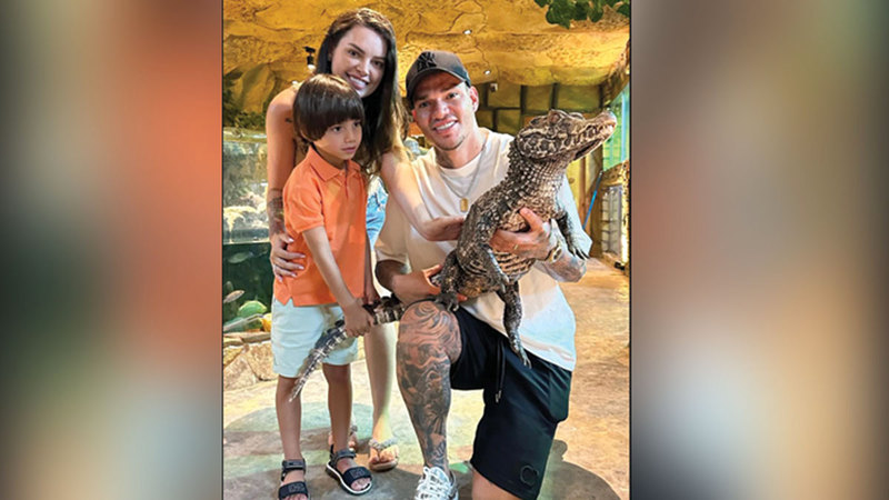 Ederson plays with crocodiles and lions in Dubai
