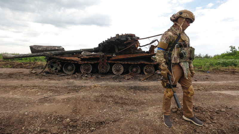 يبدو النفاق الغربي واضحاً عندما تصور الولايات المتحدة الحرب في أوكرانيا باعتبارها صراعاً بين الديمقراطيين والديكتاتوريين.  رويترز