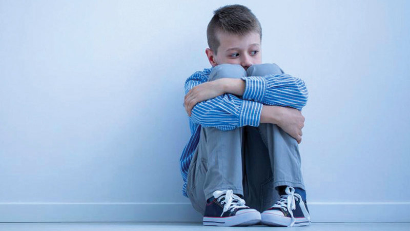 طفل «التوحد» لا يلعب مع الأطفال الآخرين.   من المصدر