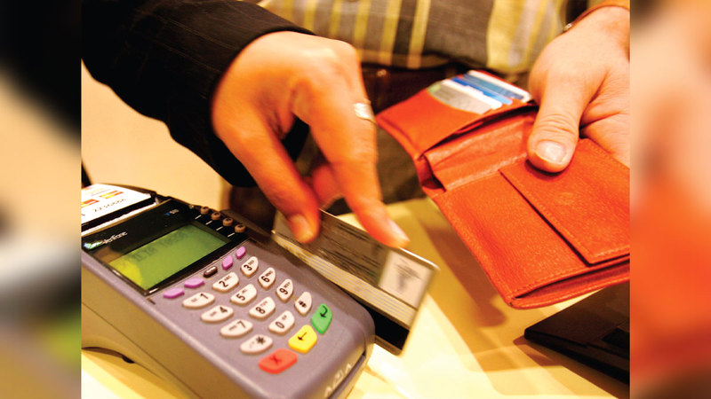 نصائح بوضع بطاقة الائتمان في جهاز الدفع وعدم استخدام خاصية «واي فاي». أرشيفية