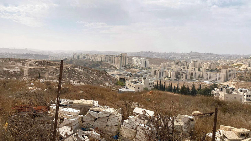 مستوطنة «هارحوما» تتمدد صوب منازل «أم طوبا».   الإمارات اليوم