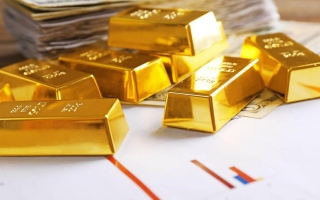 الصورة: الذهب يلمع بدعم من تراجع الدولار