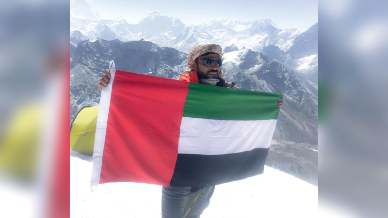 الرغبة في التحدي والبحث عن التفوق قادا المغامر الإماراتي سعيد المعمري ليكون أول إماراتي يتسلق جبل إيفرست.   من المصدر