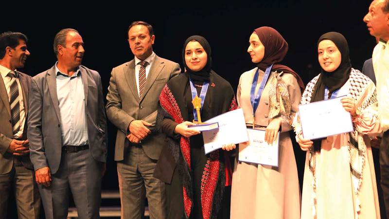 حنين الغافي خلال حفل خاص أقيم بهذه المناسبة في مدينة رام الله.  من المصدر