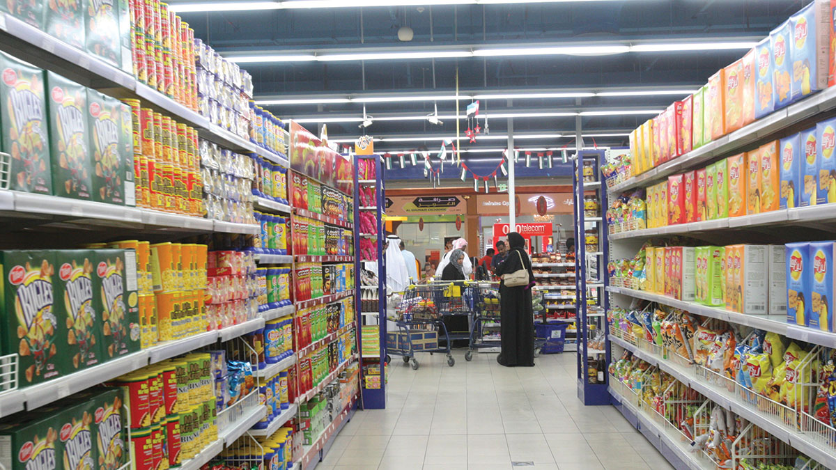 الإقبال الكبير على العروض يدفع بعض المنافذ إلى إيقافها لتعظيم أرباحها. أرشيفية