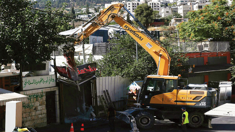 الاحتلال هدم منشأة تجارية يمتلكها نضال الرجبي في 2021.  الإمارات اليوم