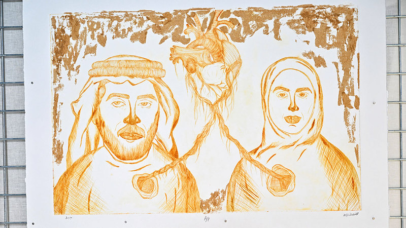 صورة لفتاة ورجل تمثل الفنانة ووالدها يجمعهما قلب واحد عن طريق تقنية الطباعة والرسم باليد.