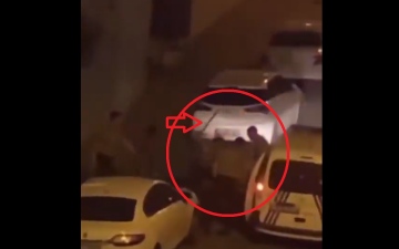الصورة: مصر.. فيديو لضرب مواطن مصري على يد الشرطة التركية يثير ضجة