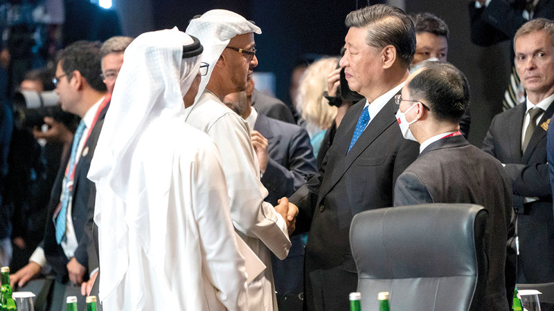 رئيس الدولة يتحدث مع الرئيس الصيني شي جين بينغ على هامش قمة مجموعة الـ20. وام