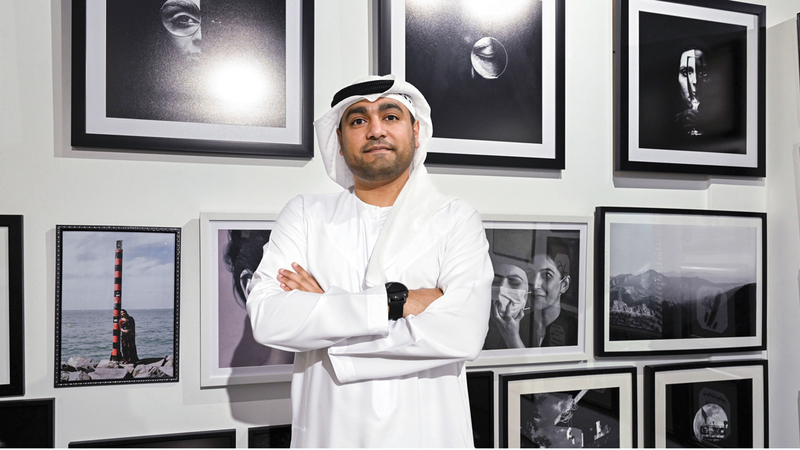 فيصل الريس: &laquo;الزجاج يبرز كيف أن بعض الشخصيات تكون مستعصية فكرياً، وتصعب قراءة الشخص الذي هو خلفه&raquo;.