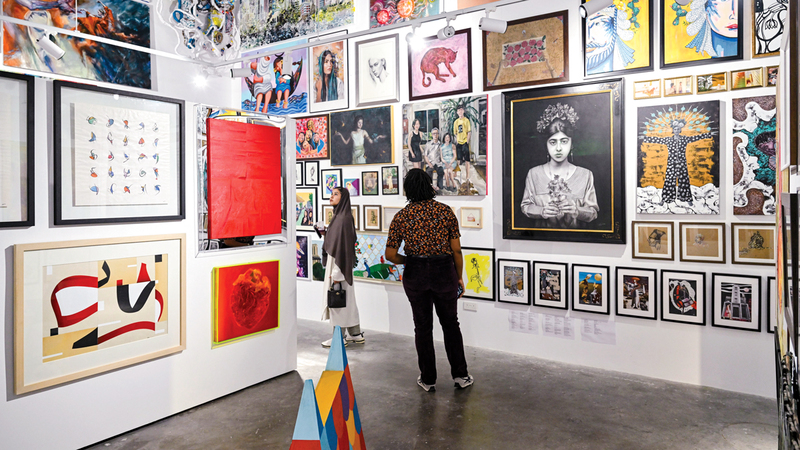 تجارب فنية متميزة تحملها النسخة الكبرى من معرض &laquo;صنع في تشكيل&raquo; في السركال أفنيو.  تصوير: آشوك فيرما