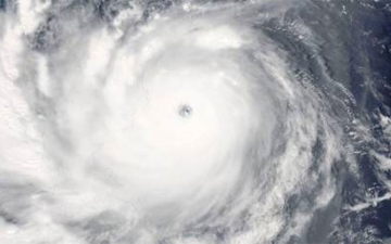 الصورة: فرنسا.. مقتل شخص وإصابة 9 جراء إعصار شمال باريس