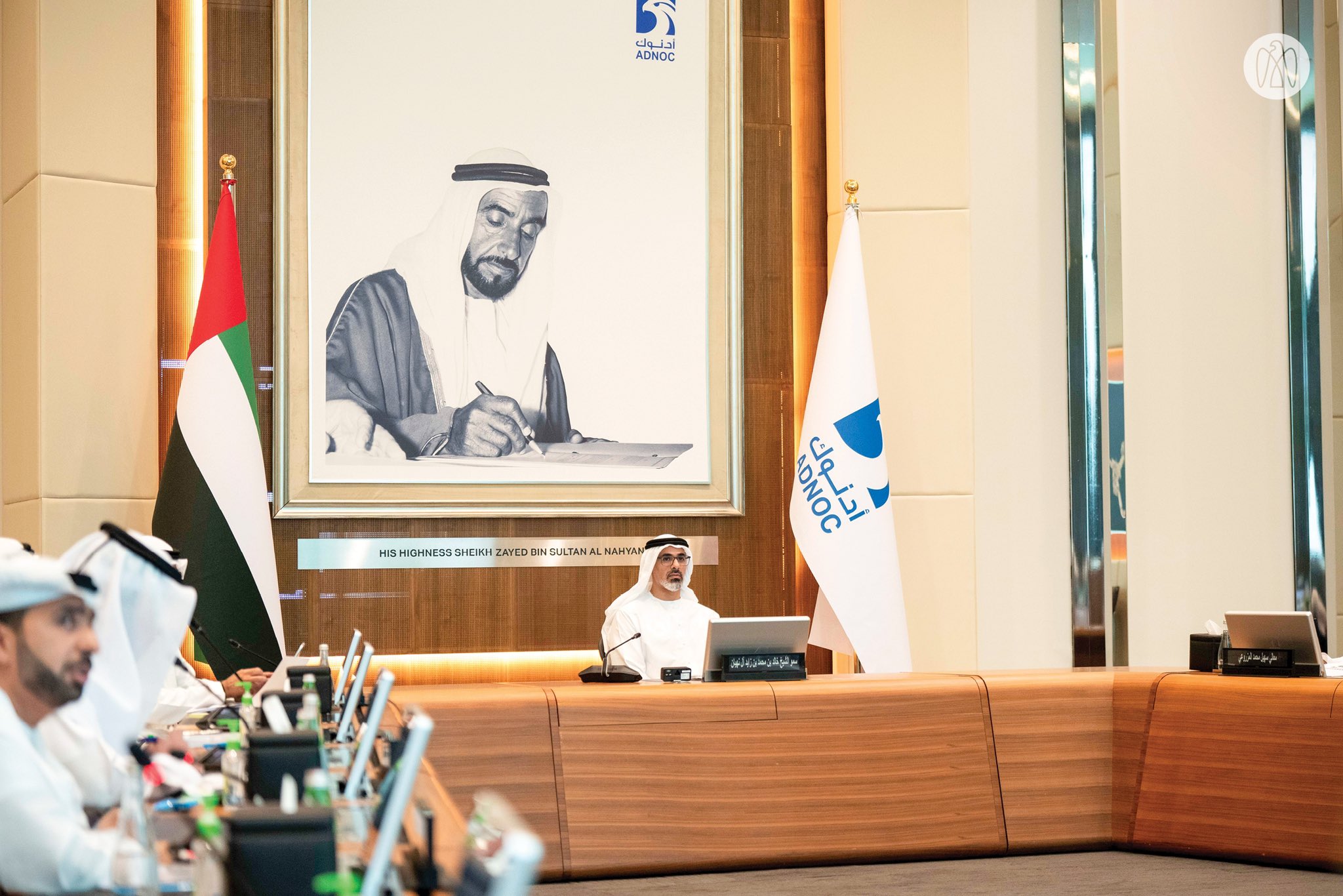 Khalid bin Mohammed bin Zayed chairs the meeting of the Executive