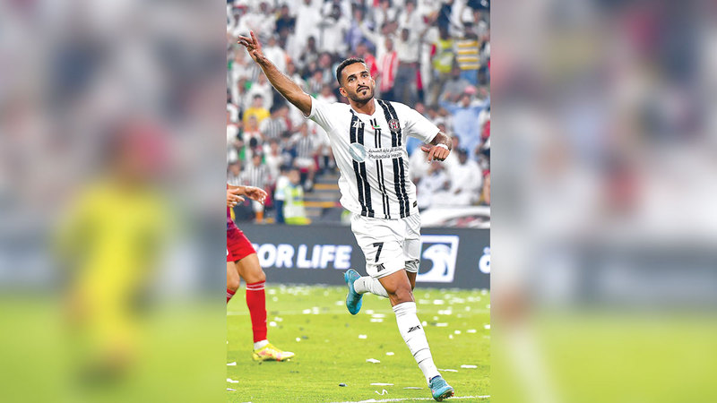 هداف ونجم الجزيرة علي مبخوت.   تصوير: إريك أرازاس