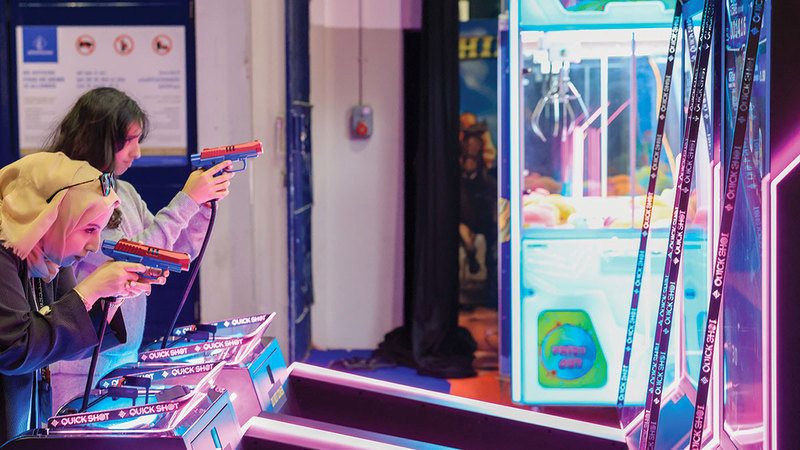 فرصة تجربة مجموعة من الألعاب الرقمية والتقليدية بانتظار اللاعبين من جميع الأعمار.   من المصدر