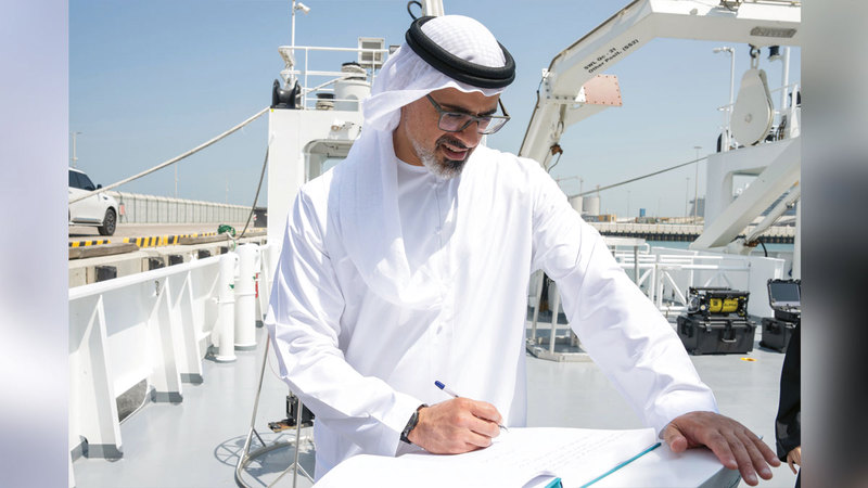Khalid bin Mohammed bin Zayed visits the most advanced research vessel “Zeon”.