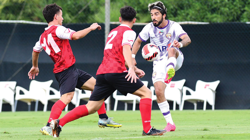 من مباراة ودية سابقة للعين في المعسكر الخارجي بإسبانيا.  من المصدر