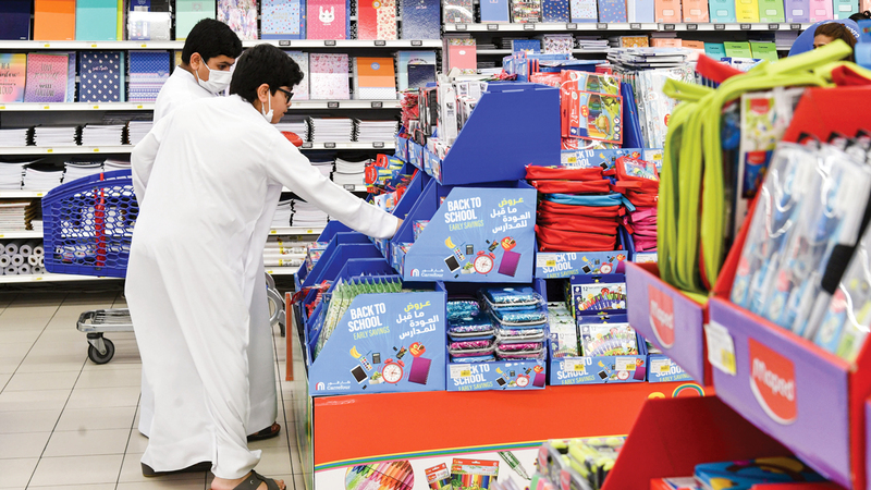 عروض تنزيلات «العودة للمدارس» تتيح خيارات أوسع للأسر لشراء احتياجاتها.   أرشيفية