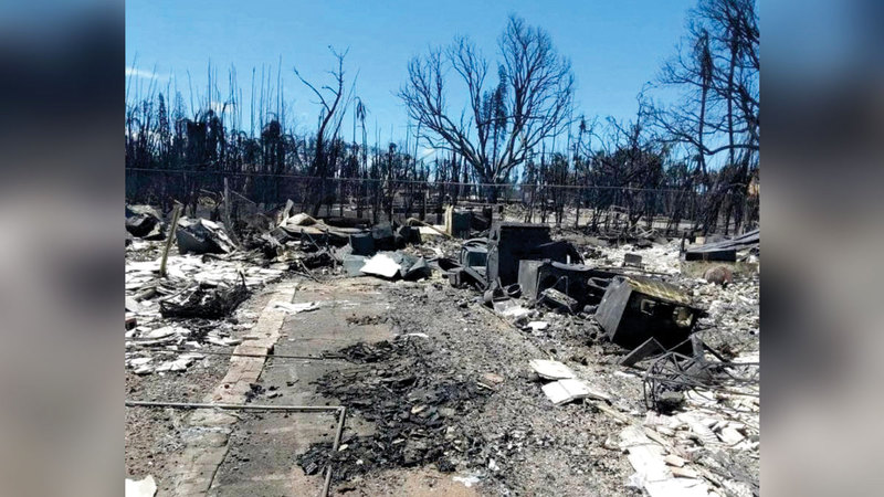 منازل محترقة على الساحل الغربي لجزيرة ماوي.   رويترز