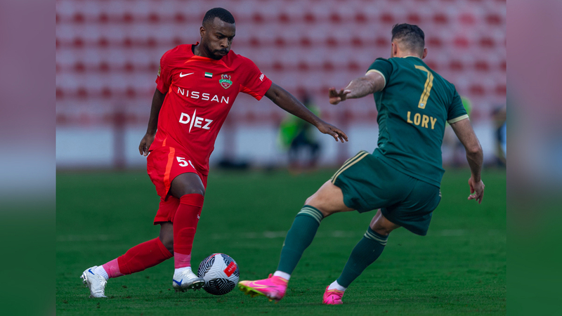 شباب الأهلي استعاد توازنه سريعاً محلياً بعد التعثر الآسيوي الأخير.  من المصدر