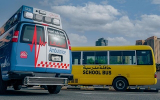 الصورة: إسعاف دبي تؤمن سلامة الطلبة وتتواجد في محيط المدارس