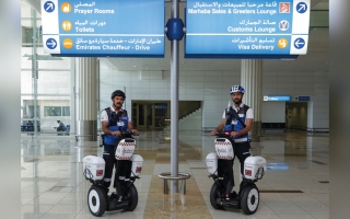 الصورة: إنقاذ حياة 3 مسافرين في مطار دبي خلال 24 ساعة
