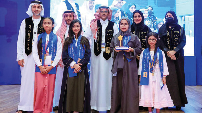 خلال تتويج الطالبة رنا مهنا الرفاعي.  وام