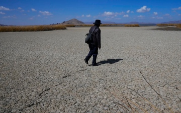 الصورة: أعلى بحيرة صالحة للملاحة في العالم تواجه خطر الجفاف بسبب التبخر