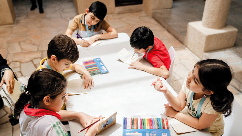 مخيم «مكتبات دبي العامة» شهد انضمام مئات الأطفال الذين شاركوا في 234 ورشة عمل إبداعية.   من المصدر