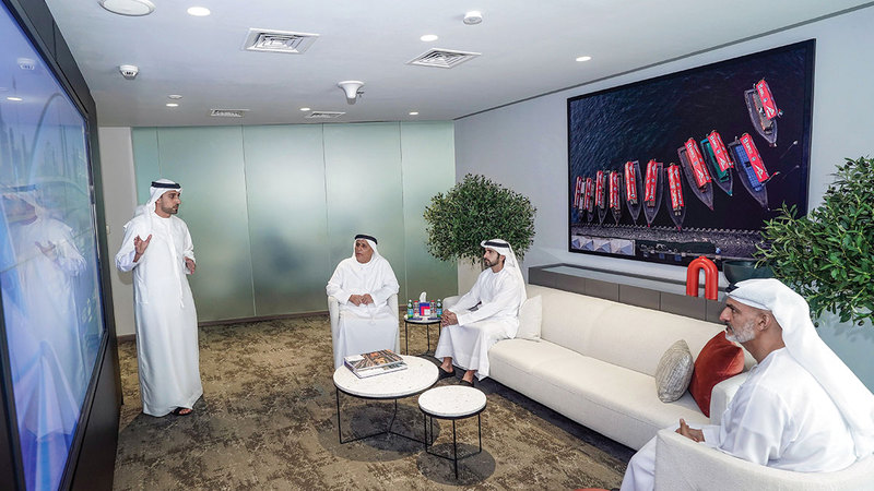 حمدان بن محمد استمع إلى شرح عن أبرز ملامح خطة تطوير منظومة النقل البحري في دبي ونظام الصيانة التنبؤية.  من المصدر