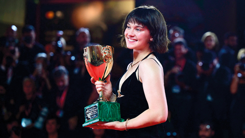 كايلي سبايني فازت بجائزة أفضل ممثلة.  أ.ف.ب
