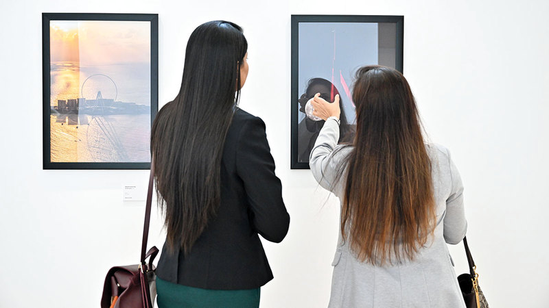 المشاركون في المعرض استخدموا العدسات بأساليب مختلفة لإبراز معالم دبي.  تصوير: يوسف الهرمودي