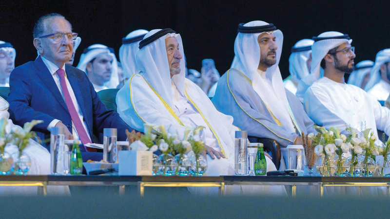 حاكم الشارقة خلال افتتاح المنتدى بحضور سلطان بن أحمد وزايد بن حمدان بن زايد.    وام