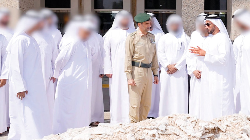 سيف بن زايد استمع إلى شرح حول عملية «ستورم» ونوه بجهود شرطة دبي.  من المصدر