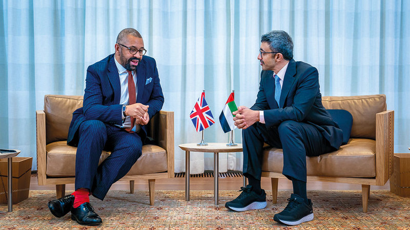 عبدالله بن زايد وكليفرلي بحثا الشراكة الاستراتيجية بين الإمارات والمملكة المتحدة.  من المصدر