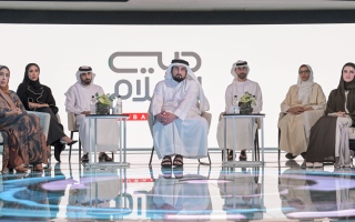 الصورة: أحمد بن محمد يعتمد استراتيجية مؤسسة دبي للإعلام ويطلق هويتها الجديدة