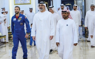 الصورة: خالد بن محمد بن زايد يحضر حفل استقبال رائد الفضاء الإماراتي سلطان النيادي في العين