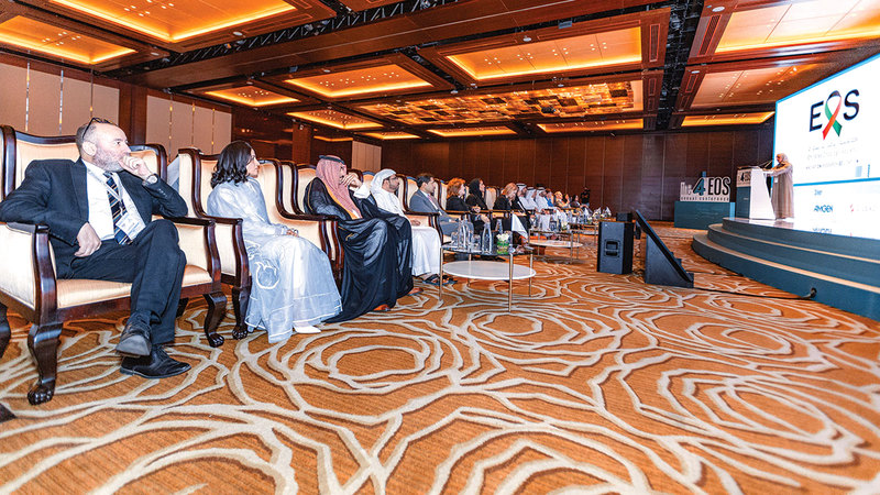 مشاركون في «مؤتمر جمعية الإمارات للأورام» أوصوا بالتركيز على المجال البحثي في قطاع الأورام والسرطان.   من المصدر