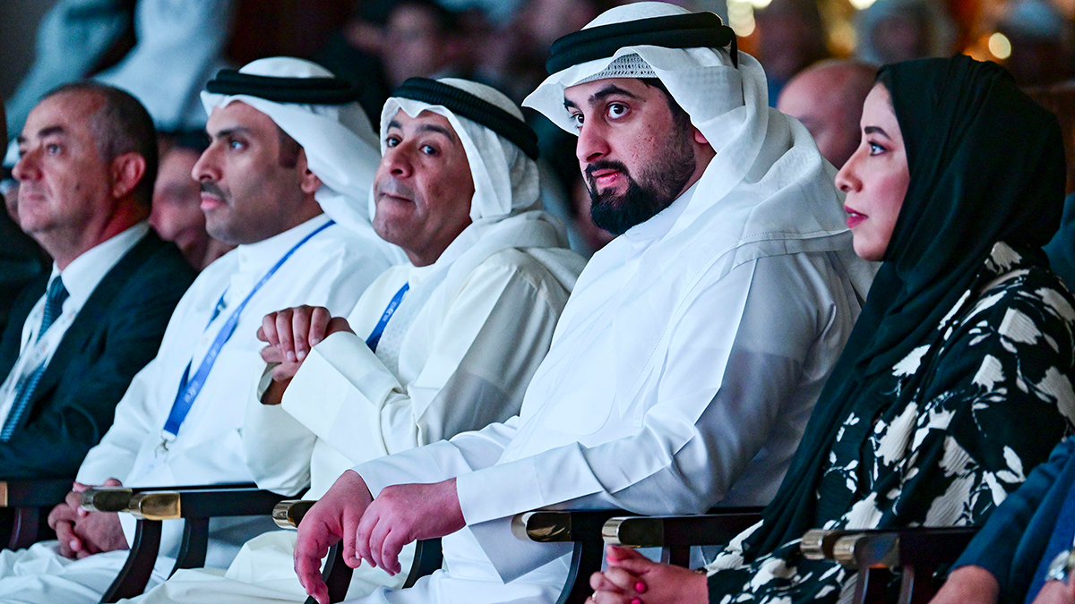 أحمد بن محمد خلال حضوره افتتاح منتدى الإعلام العربي. وام