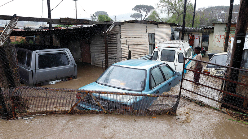 الفيضانات غمرت ممتلكات الأهالي. رويترز