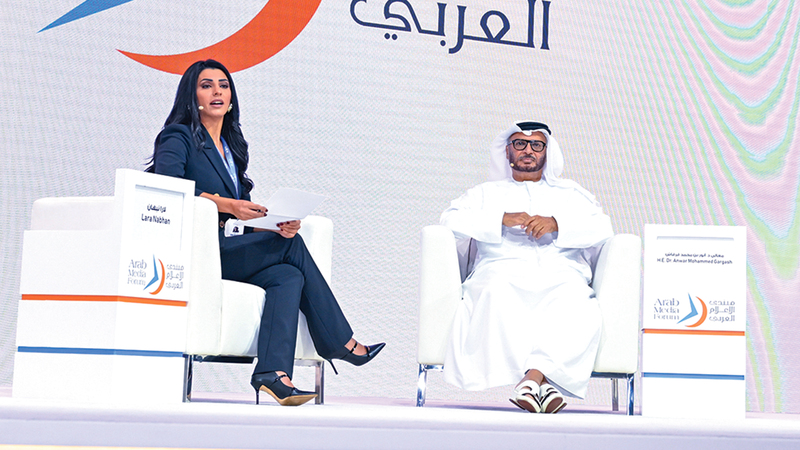 أنور قرقاش خلال الجلسة. من المصدر